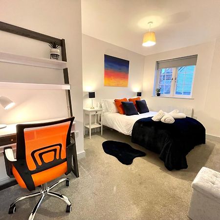Bright & Cosy One Bedroom Apartment - 2 Beds - Perfect Base In Бишопс-Стортфорд Экстерьер фото