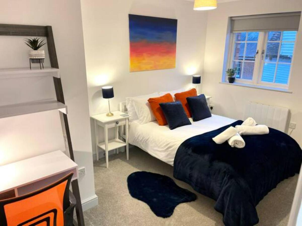 Bright & Cosy One Bedroom Apartment - 2 Beds - Perfect Base In Бишопс-Стортфорд Экстерьер фото